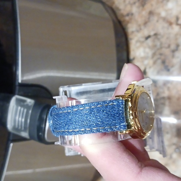 Carriage By Timex Women's Gold Tone Fashion Watch w/Denim Band. No Box. - Picture 4 of 9